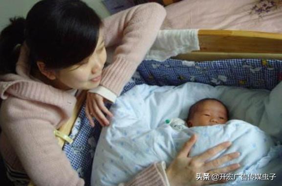 没有界限的母爱多可怕，14岁男孩睡前习惯“摸胸”，妈妈半夜惊醒