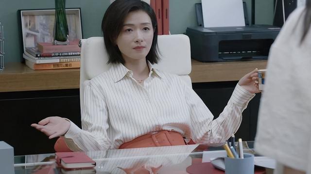 蜂腰美背、酥胸长腿，8位开年爆火的“半老徐娘”，越老越有韵味