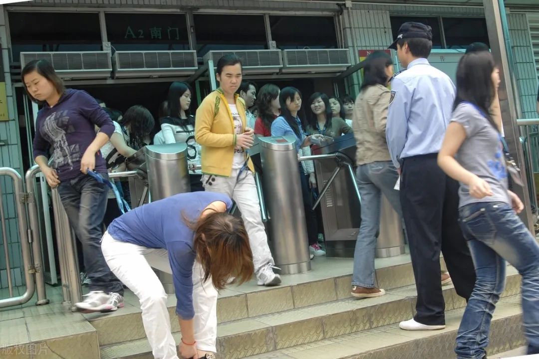 东莞往事：我在制衣厂当保安，目睹了太多男女私情