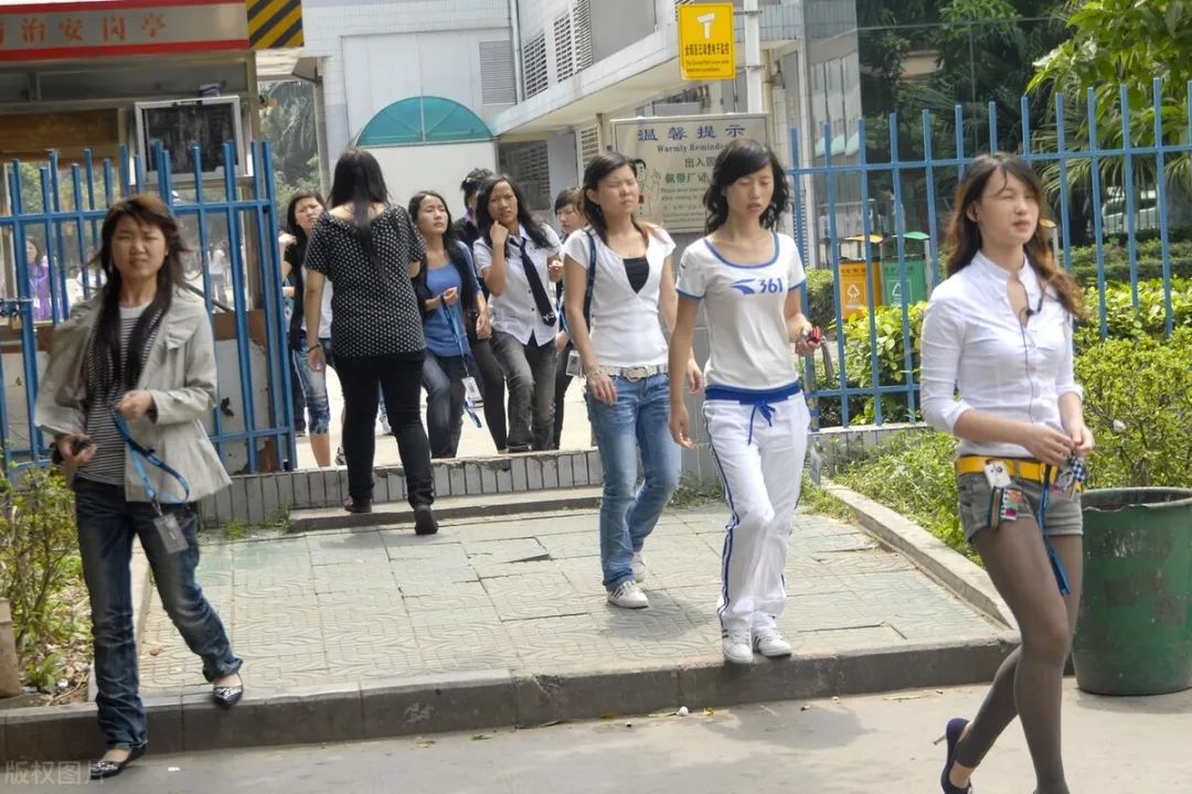 东莞往事：我在制衣厂当保安，目睹了太多男女私情