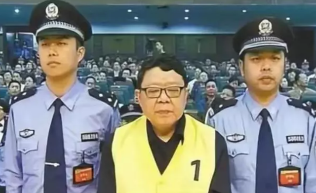 重庆司法局局长文强：霸占女警花十年，还与12位女明星有染