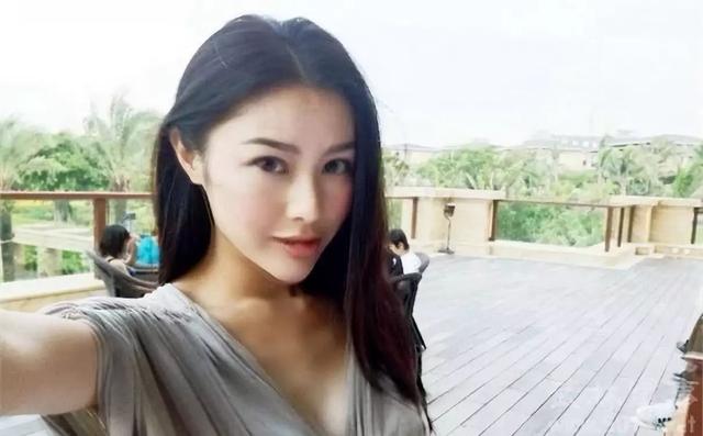 29岁前TVB小花拼最新一辑人气节目《美女厨房》人气急升