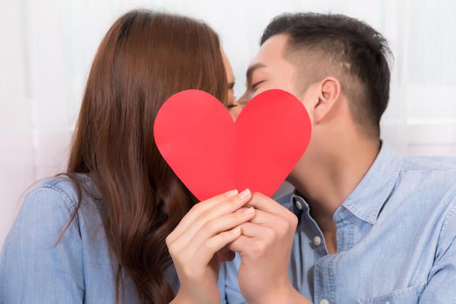 令男人爱到上瘾的关键方法:女人香