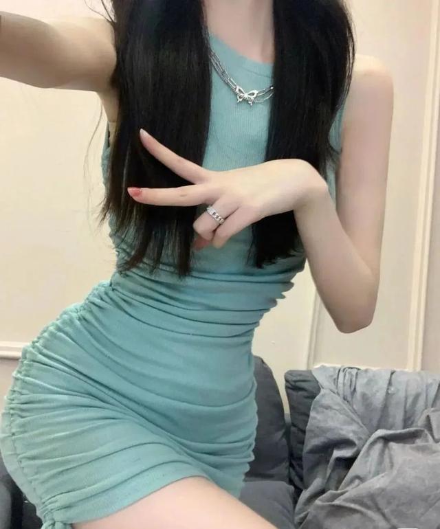 性感美女 诱人完美曲线身材日常写真图