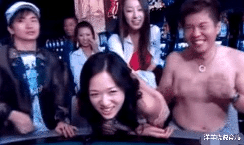 陈乔恩“黑历史”曝光，节目现场当众脱内衣，网友：这尺度有点大