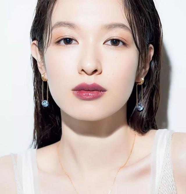 斯嘉丽的性感，一半归功于这里
