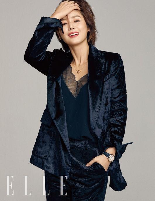 韩国女艺人 金成铃拍杂志写真秀完美身材