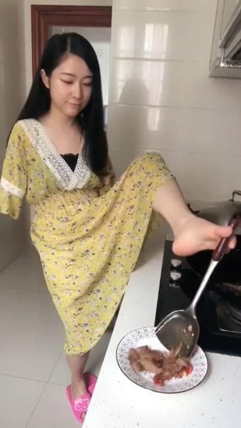 看看全网励志最美的无臂少女，你还有什么理由不努力？