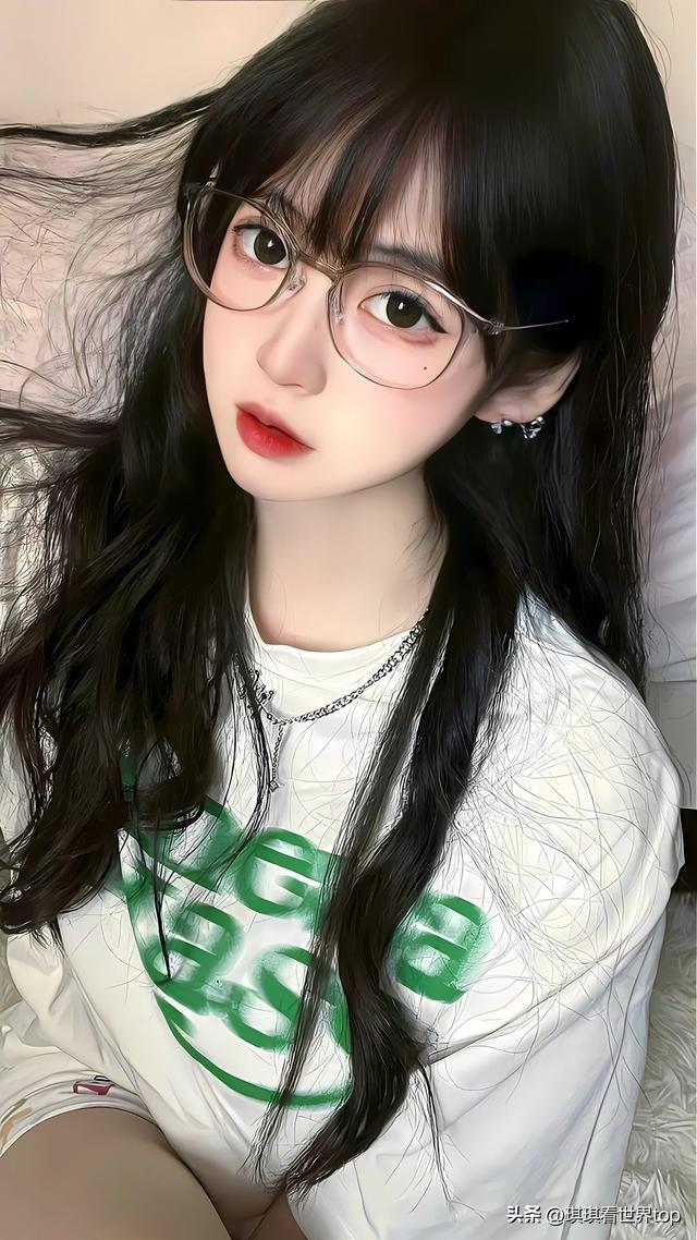 小蛮腰白净诱人的粉嫩小妹妹娇躯稚嫩惹火艺术写真