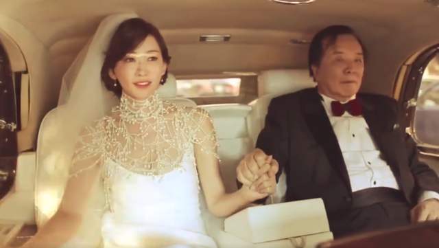 林志玲纪念结婚三周年，晒出婚礼现场影片，与黑泽拥吻太甜蜜