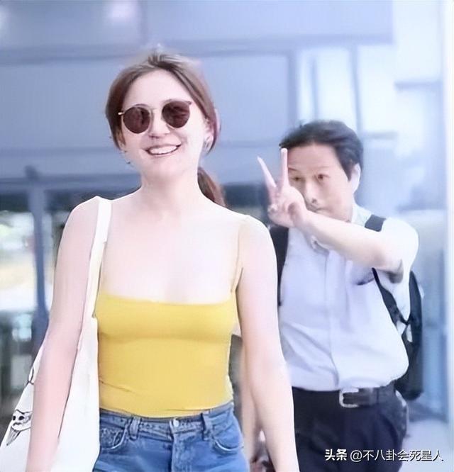 女明星有多敢穿?娜扎、王菲露底裤,郑秀文穿两片布“上下失守”