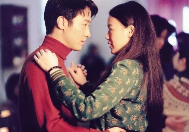 47岁舒淇美出天际，丰乳翘臀葫芦腰，又纯又欲惊艳众人
