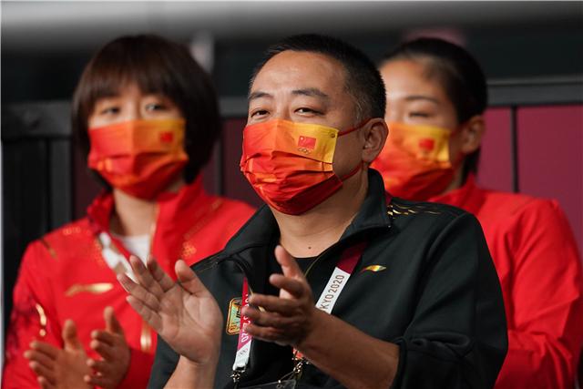 中国体坛两大顶流美女合影！陈梦提50万豪车，表态下个月拿大满贯
