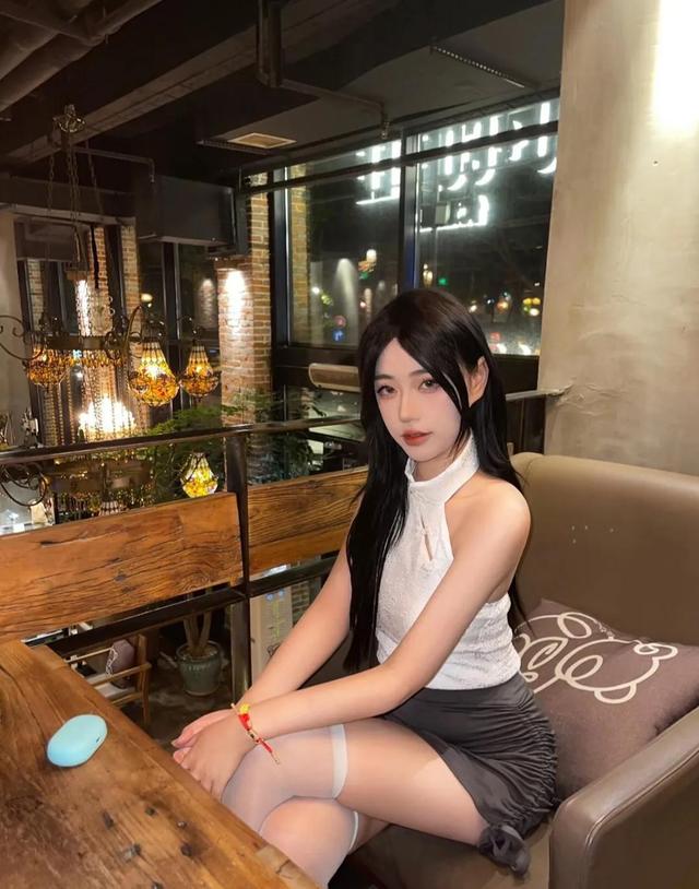 性感高挑模特街拍，美女丝袜