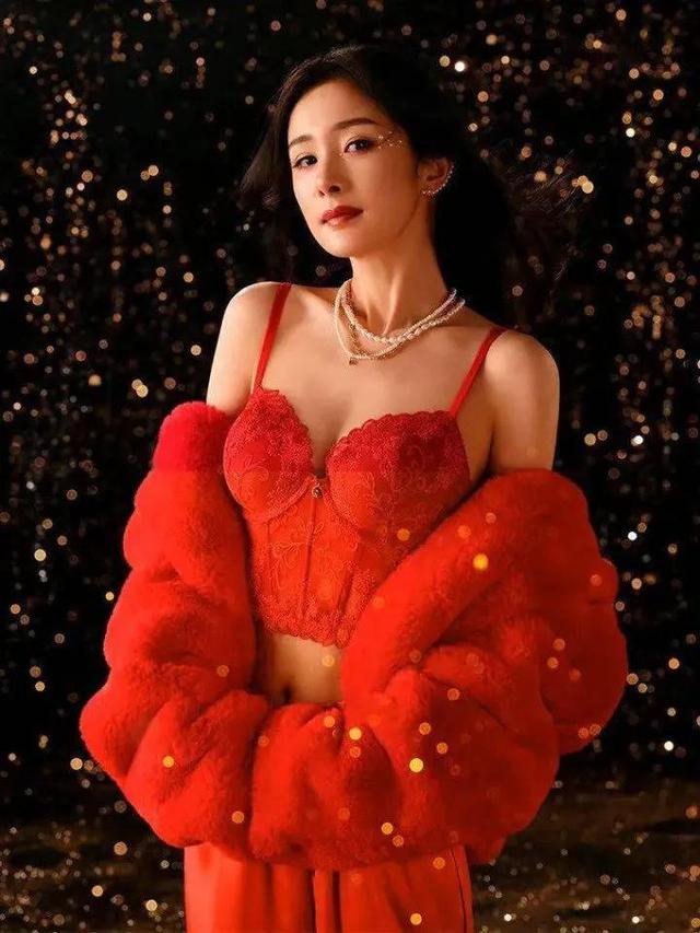 明星黑丝谁不爱，杨幂太敢穿