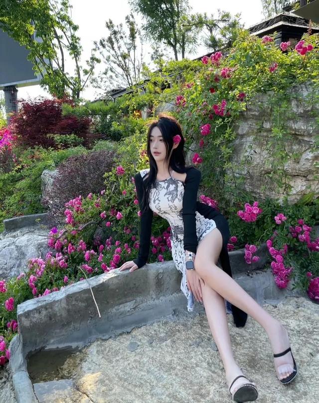 性感高挑模特街拍，美女丝袜