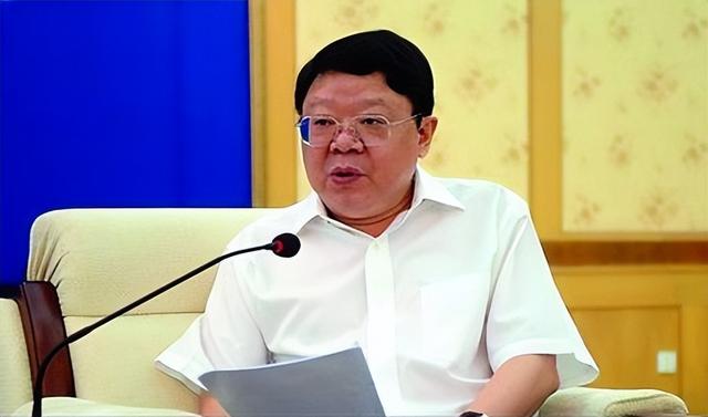 “打黑局长”文强堕落史:强奸女学生,霸占警花10多年,玩弄女星