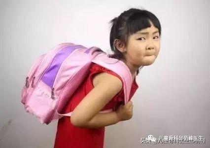 为啥青春期的女孩子驼背多？