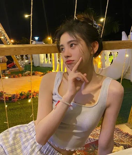 4000年美女展现女神美