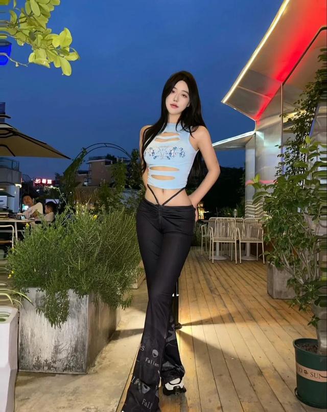 性感高挑模特街拍，美女丝袜