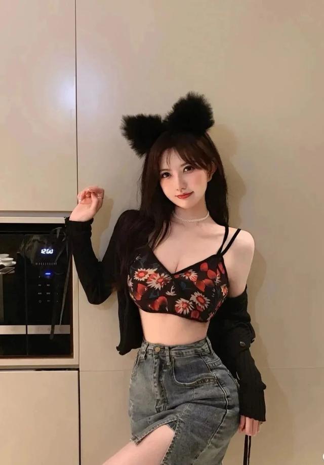 性感美女 诱人完美曲线身材日常写真图