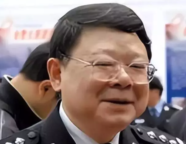 重庆司法局局长文强：霸占女警花十年，还与12位女明星有染