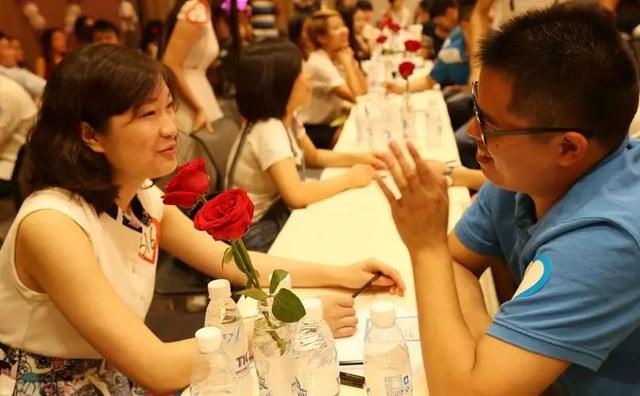 夜场女孩吐槽：别说我们将来会嫁给老实人，凭什么觉得我们会下嫁