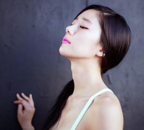 英国国籍的韩裔亚洲第一美女李成敏写真，美貌与性感并存超有魅力