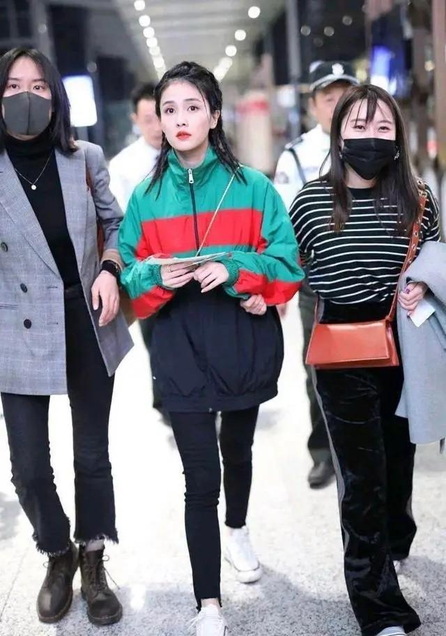 哪家媒体这么实在？白鹿照片原图就发出来，“真实腿型”一目了然