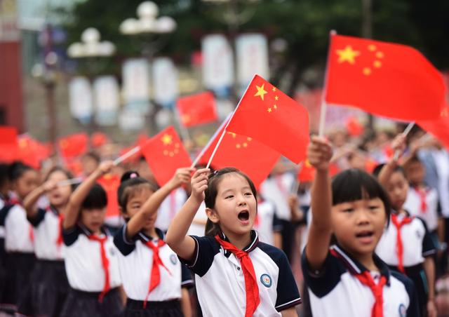 赞歌献给党丨我们是共产主义接班人