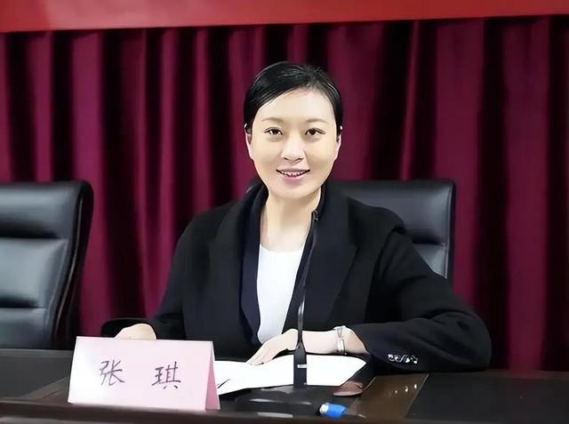 36岁美女学霸县长：全国最年轻女县长，这学历真比不过