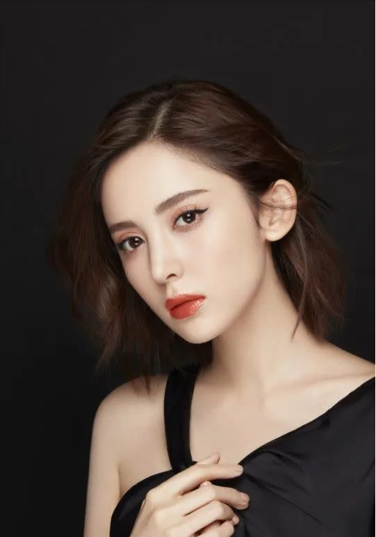 打趴迪丽热巴？「新疆四大美女」冠军美貌堪称「千年一遇」