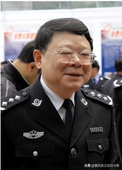 “打黑局长”文强堕落史:强奸女学生,霸占警花10多年,玩弄女星