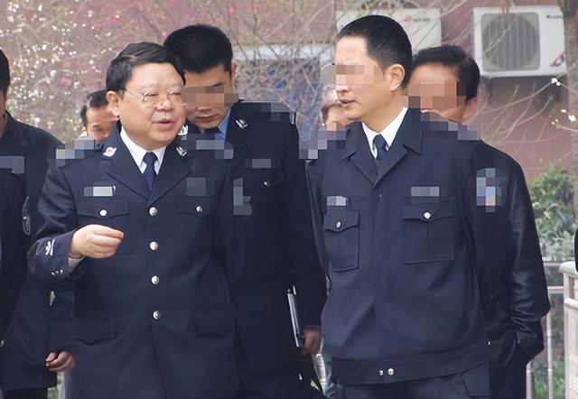 重庆司法局局长文强：霸占女警花十年，还与12位女明星有染