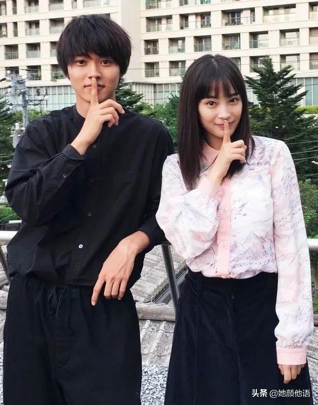 这是日本最自然美女：饰演万人迷的女生，还约会顶级男神