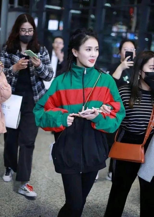 哪家媒体这么实在？白鹿照片原图就发出来，“真实腿型”一目了然