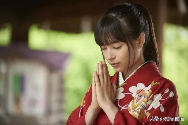 这是日本最自然美女：饰演万人迷的女生，还约会顶级男神