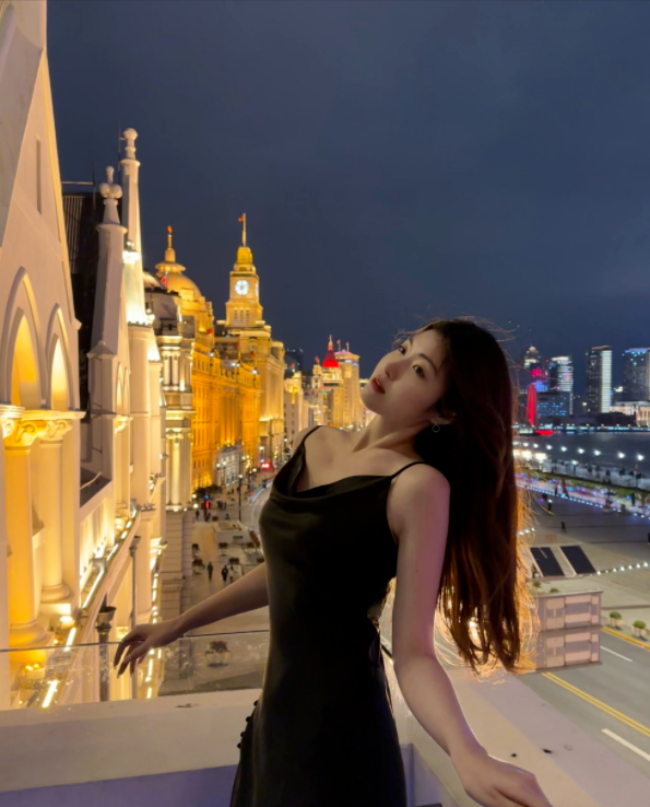 健身博主的性感身材,前凸后翘的曲线,分分钟看得人心跳加速