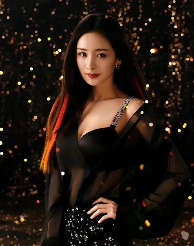 明星黑丝谁不爱，杨幂太敢穿