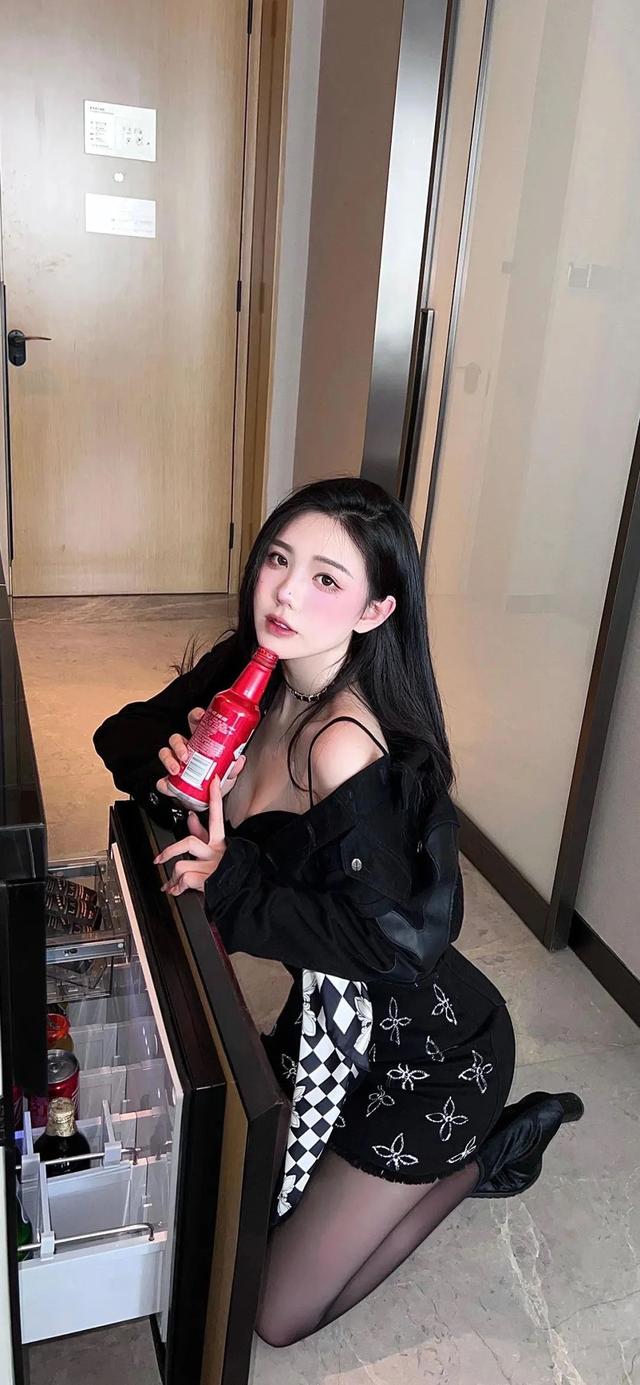 丝袜纯诱惑美女欣赏图片