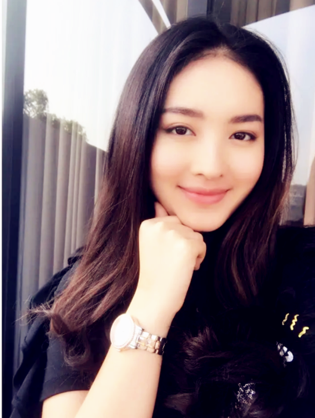 印度西尼亚国宝级美人,超模身材极简穿搭,演绎东南亚小女人风情