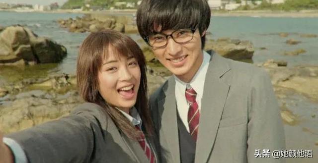 这是日本最自然美女：饰演万人迷的女生，还约会顶级男神