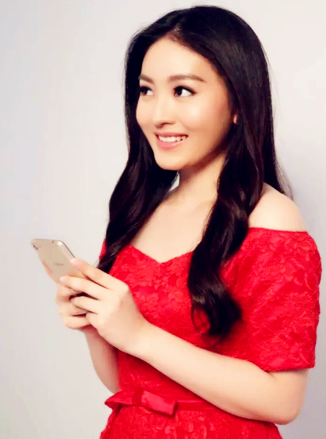 印度西尼亚国宝级美人,超模身材极简穿搭,演绎东南亚小女人风情