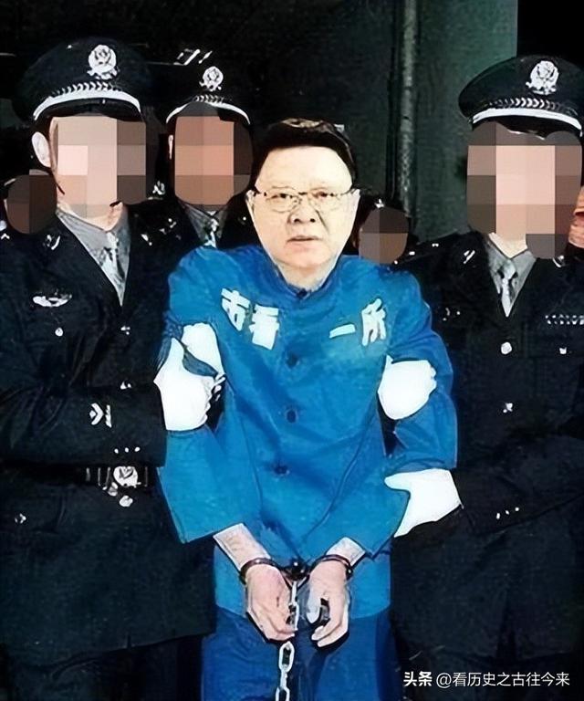 “打黑局长”文强堕落史:强奸女学生,霸占警花10多年,玩弄女星