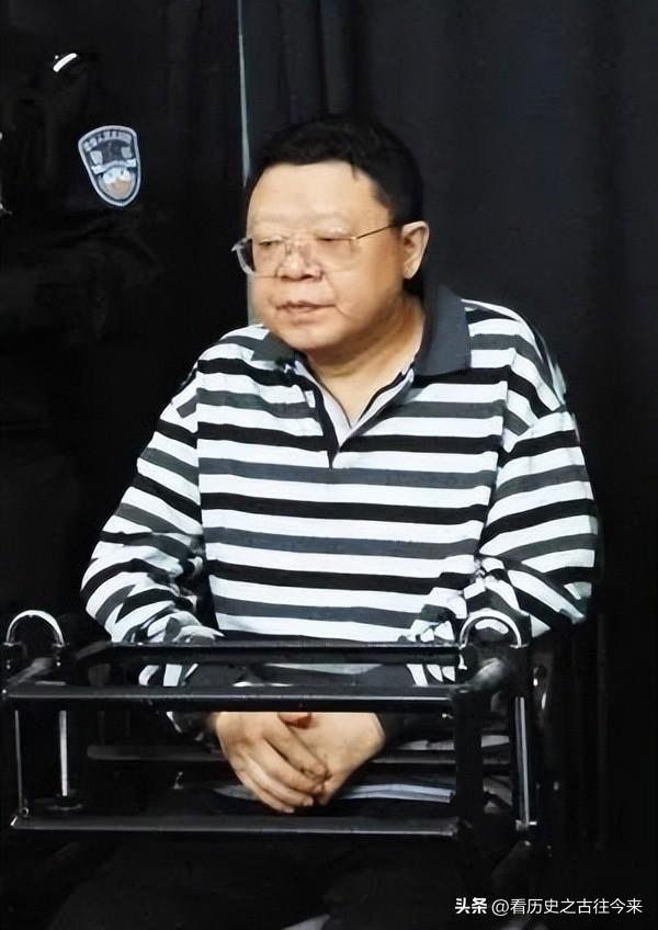 “打黑局长”文强堕落史:强奸女学生,霸占警花10多年,玩弄女星
