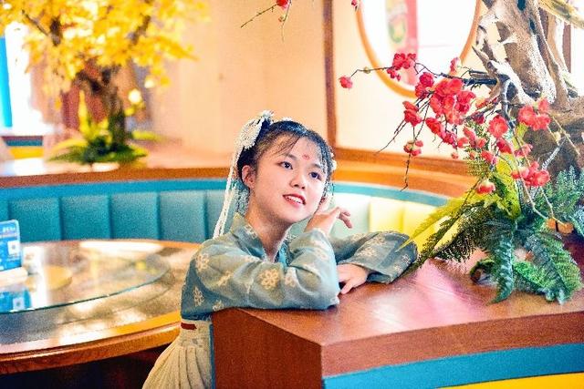 穿汉服的少女