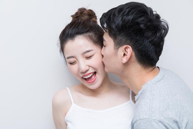 令男人爱到上瘾的关键方法:女人香