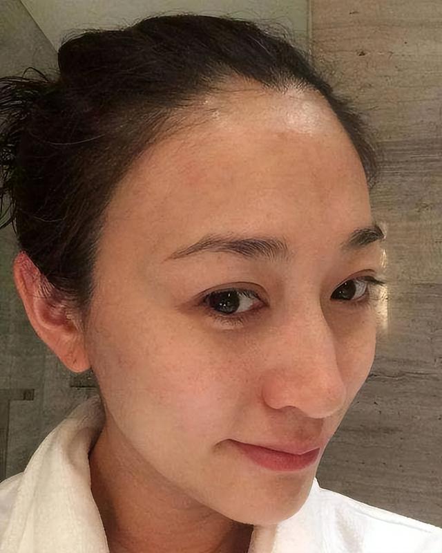 真正优雅的女人,一般都具备这4个特征,即使长相普通,也很精致