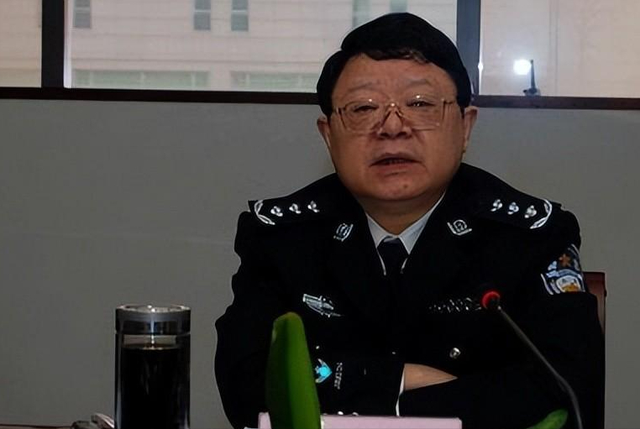 重庆司法局局长文强：霸占女警花十年，还与12位女明星有染