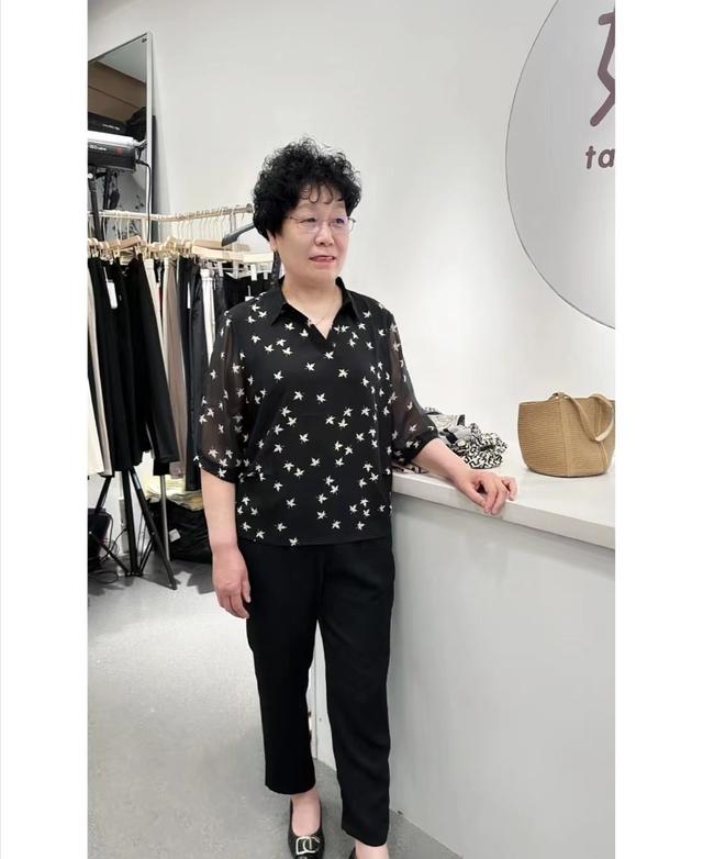 女人过了50岁更要在意发型，这三款发型减龄又显气质，端庄又大气